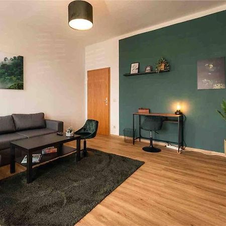 Ferienwohnung Bali Style Mit High Speed Wlan Und Gratis Parkplatz Gera Esterno foto