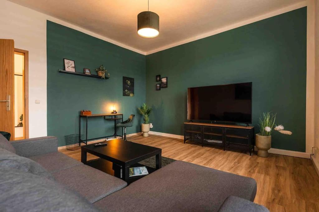Ferienwohnung Bali Style Mit High Speed Wlan Und Gratis Parkplatz Gera Esterno foto